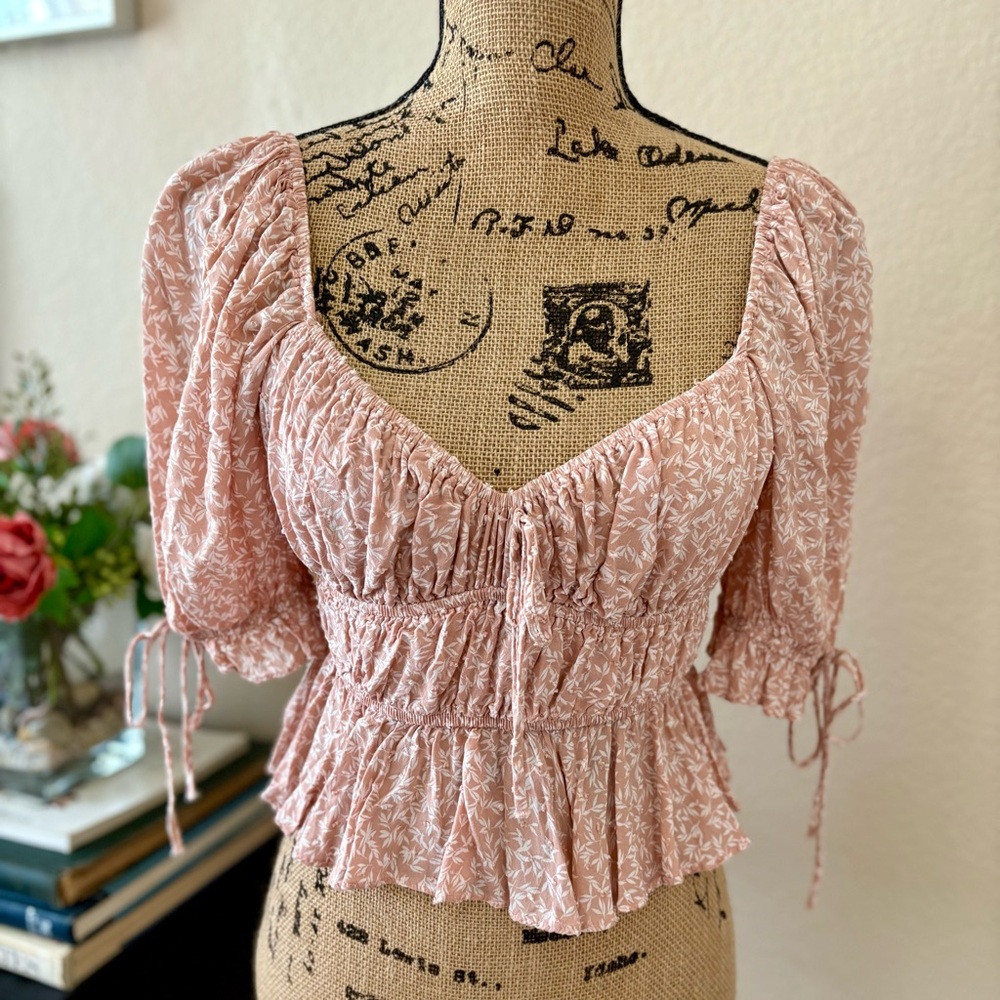 SKYLAR + MADISON : Pink Floral Peasant Top